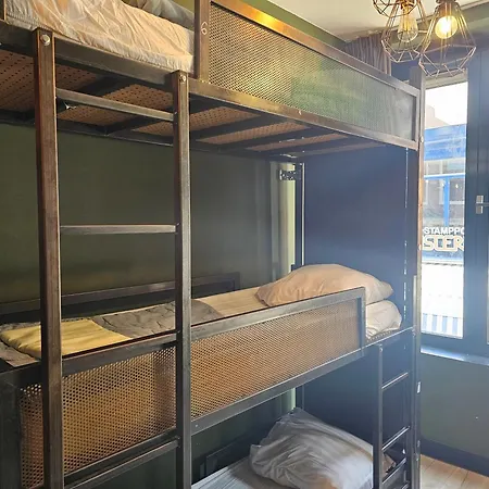 Crossroads Hostal