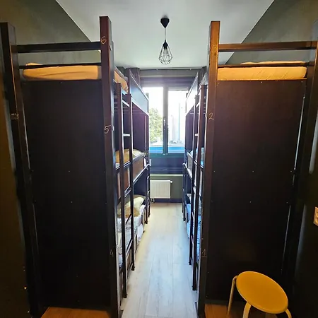 Crossroads Hostal *