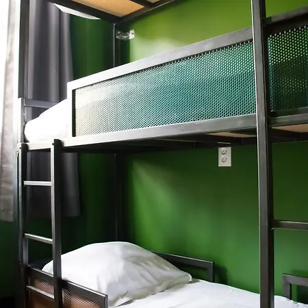 Crossroads Hostal *