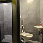 Crossroads Hostel *