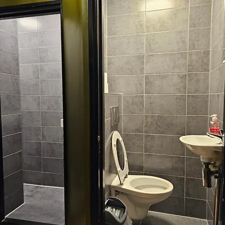 Crossroads Hostel Amsterdam Хостел *