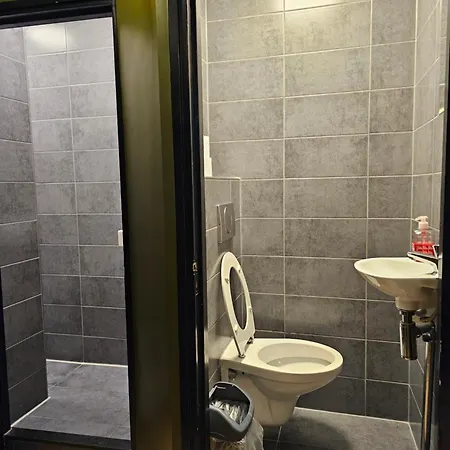 Crossroads Hostel Amsterdam Хостел