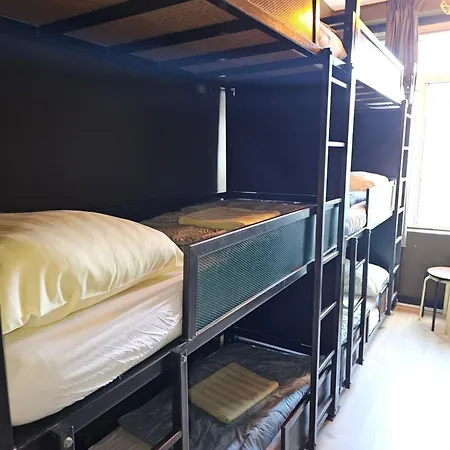 Crossroads Hostel Amsterdam Хостел *