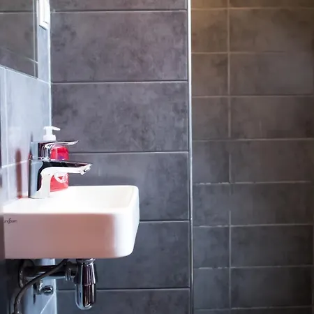 Crossroads Hostel Amsterdam