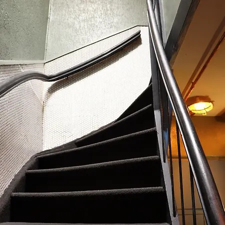 Crossroads Hostel Amsterdam Хостел *