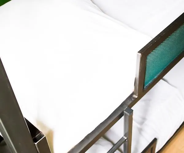 Crossroads Hostel Amsterdam